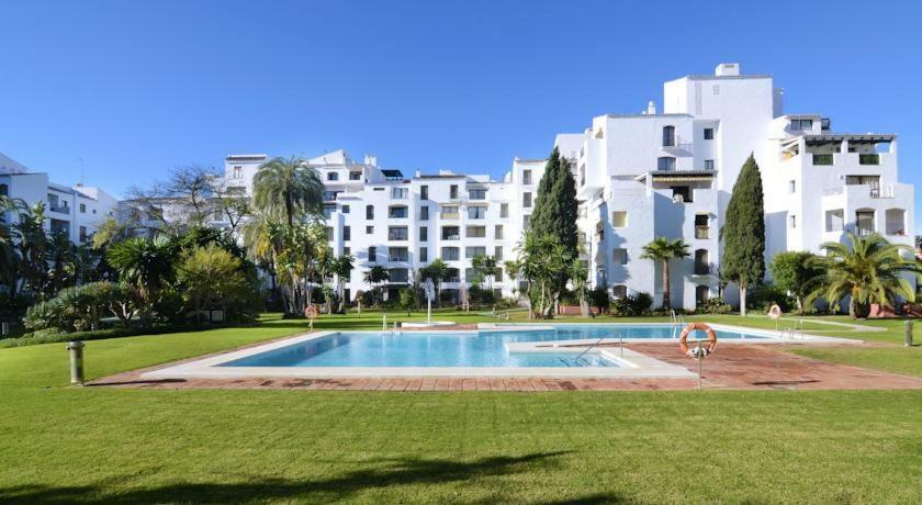 Apartamento Jardines Del Puerto Marbella Exterior foto